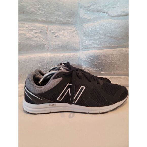 NEW BALANCE Womens  635 V2 Running shoe lightweight SIZE 9.5 - Picture 1 of 8